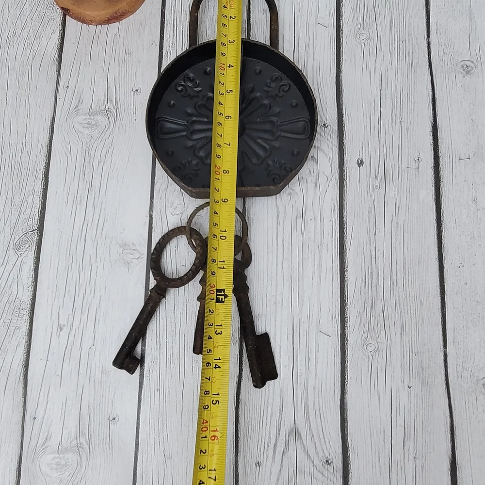 Vintage Metal Key Wall Decor